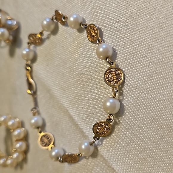 Gold-tone with Pearls Bracelet, Brooch, and Ring Set - Picture 2 of 8